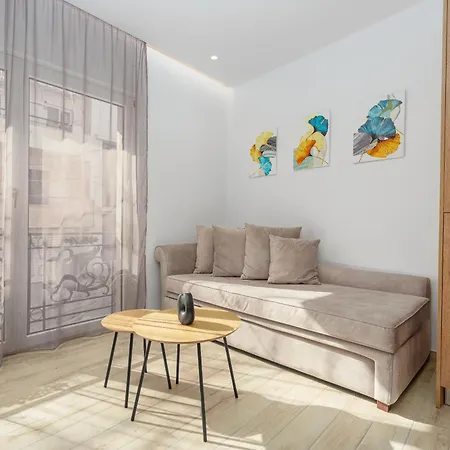 Urban Chic In The Heart Of Apartment