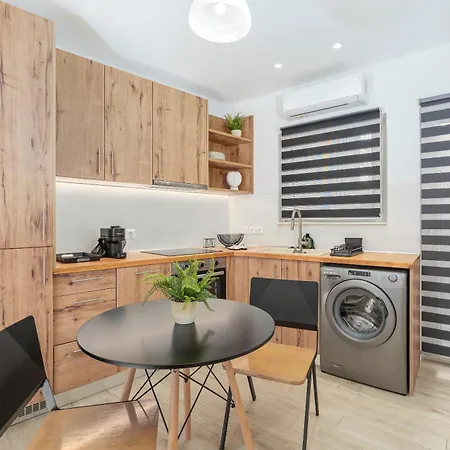 Urban Chic In The Heart Of Atene